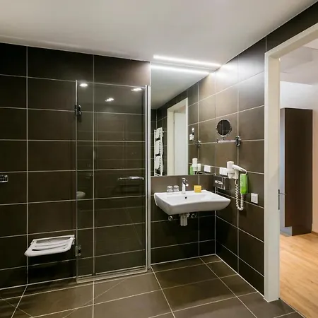 Jufa Hafencity 4*