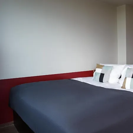 Base Aparthotel