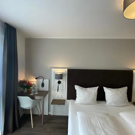 Signature East Falk 3*