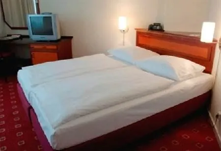 Leonardo Airport 3*