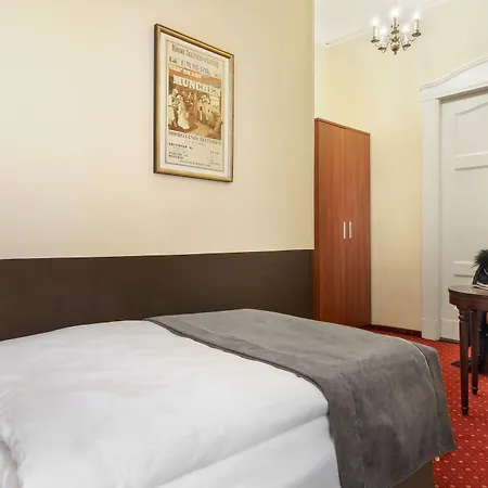 Kronprinz Hauptbahnhof Hotel 3*