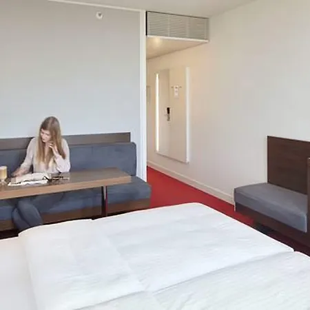 Empire Riverside 4*