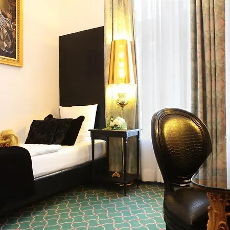 Boulevard Hotel