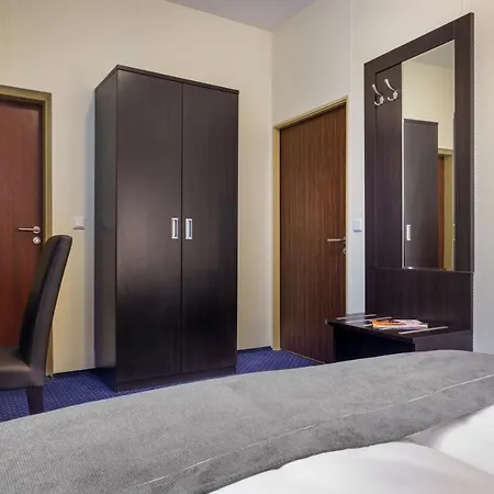 Hotell Continental Hauptbahnhof 3*