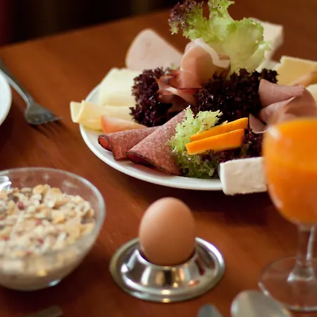 Hotell Continental Hauptbahnhof 3*