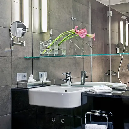 Aparthotel Adina Michel 4*
