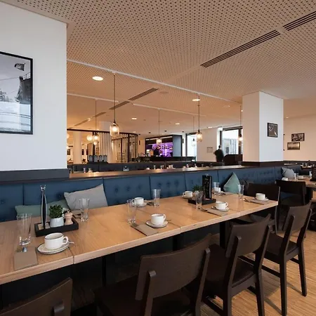 Jufa Hafencity 4*