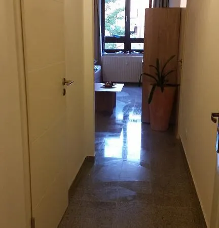 1a Airport Apartment