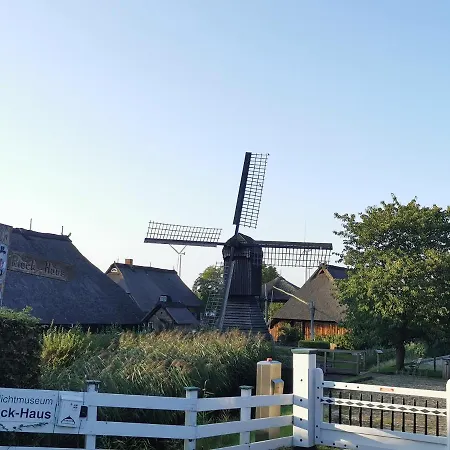 Holiday home Haus Am Deich 47 Stilvolles An Der Elbe In Stadtnaehe *