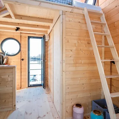 Wunderschoenes Hausboot Agathe