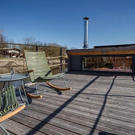 Wunderschoenes Hausboot Agathe Botel Hamburg