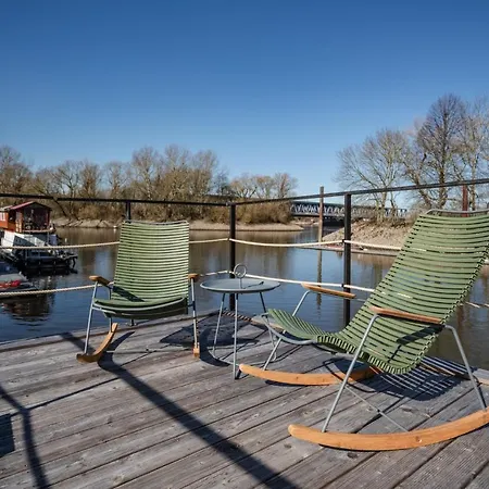 Wunderschoenes Hausboot Agathe *