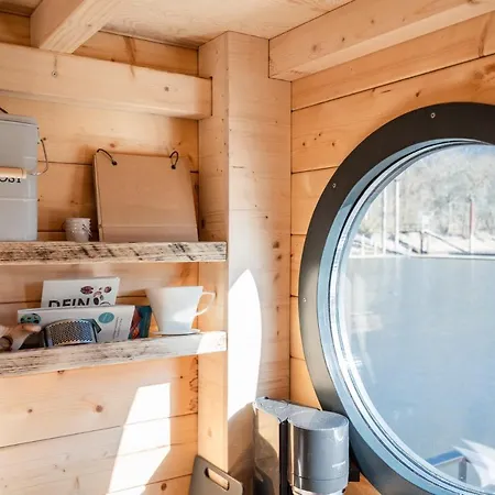 Wunderschoenes Hausboot Agathe Botel *
