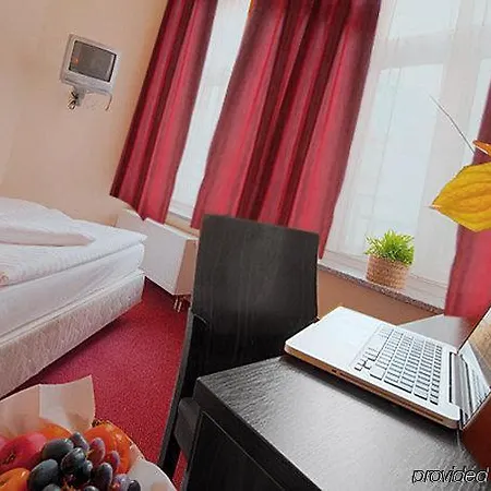 Polo Am Zob Hotel