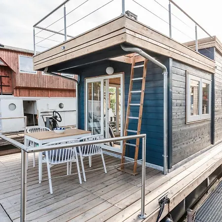 Tolles Tiny-hausboot Guenter Mit Dachterrasse Botel