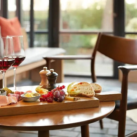 Wedina Serviced Hotel apartamentowy