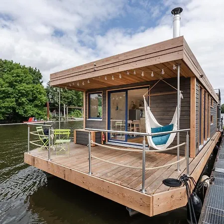 Hausboot Ahoi Hochwertiges Hausboote Mit Grosser Terrasse Und Kamin *