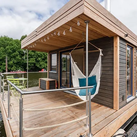 Botel Hausboot Ahoi Hochwertiges Hausboote Mit Grosser Terrasse Und Kamin *