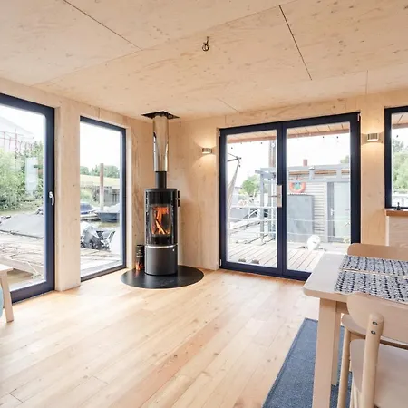 Hausboot Ahoi Hochwertiges Hausboote Mit Grosser Terrasse Und Kamin Botel *