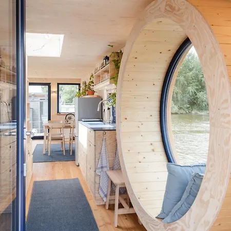 Botel Hausboot Ahoi Hochwertiges Hausboote Mit Grosser Terrasse Und Kamin *