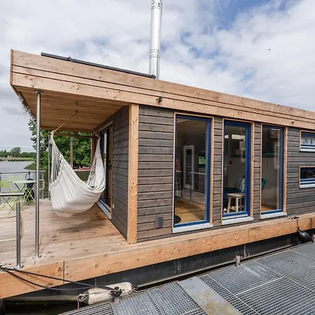 Hausboot Ahoi Hochwertiges Hausboote Mit Grosser Terrasse Und Kamin Botel *