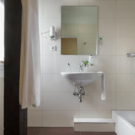 Alster Hotel