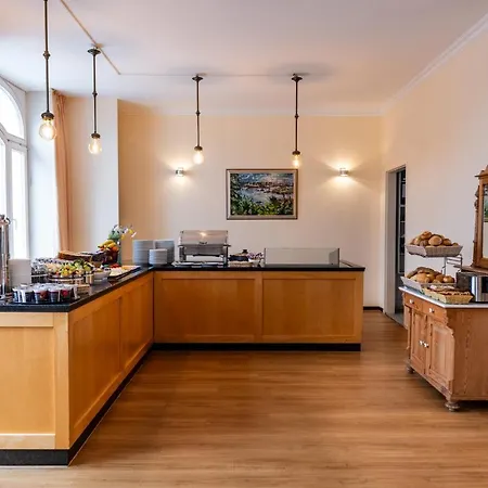 Hotel Kronprinz Hauptbahnhof 3*