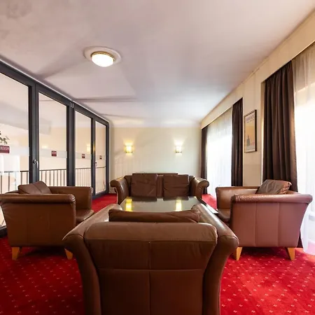 Kronprinz Hauptbahnhof 3*