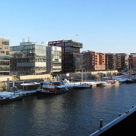 Aparthotel Elbapartments Am Kaiserkai 3*