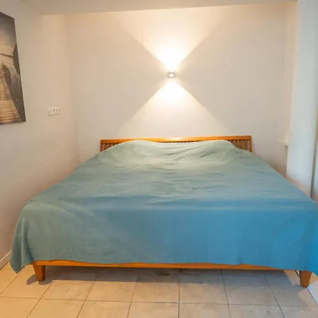 Kingsize Bett, Nahe Stadt Und Alster, Ruhig