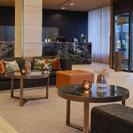 Aparthotel Adina Michel 4*
