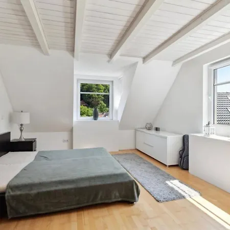 Beautiful House In Blankenese *