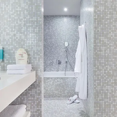 Hotel Empire Riverside 4*