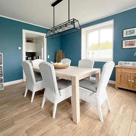 Holiday home Haus Am Deich 47 Stilvolles An Der Elbe In Stadtnaehe