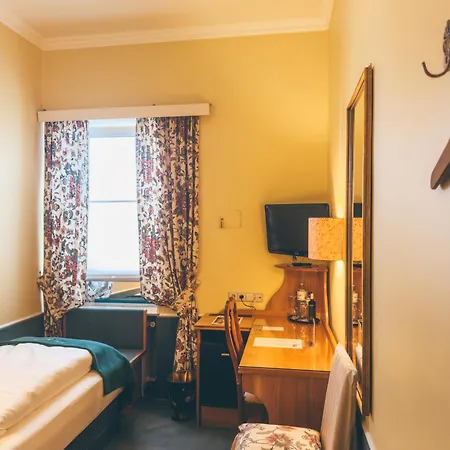 Mittelweg Hotel 3*
