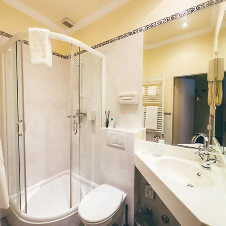 Hotel Mittelweg 3*