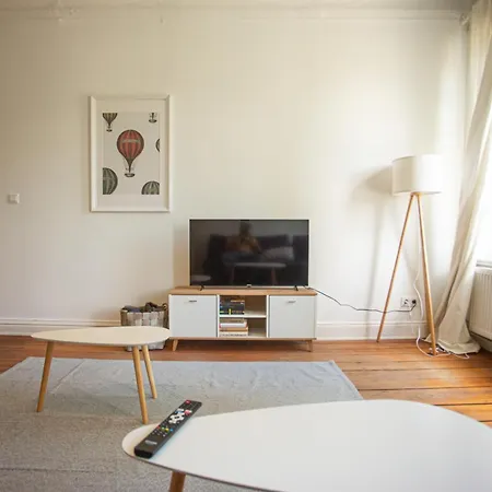 Sehr Zentral / Hell / Altbau Apartamento *