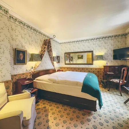 Mittelweg Hotel 3*