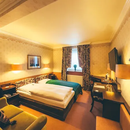 Hotel Mittelweg 3*