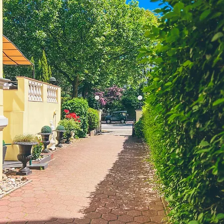 Hotel Mittelweg 3*