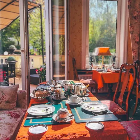 Hotel Mittelweg 3*