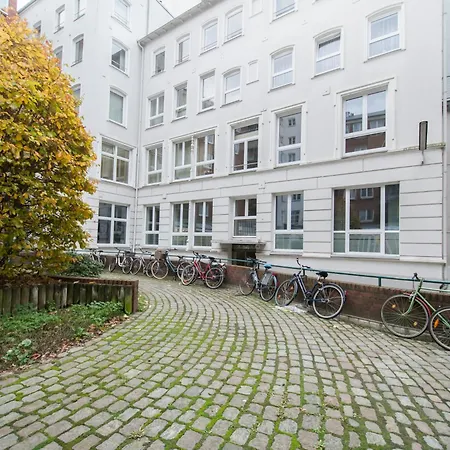 In Der Historischen Deichstrasse Contactless Check In Hambourg
