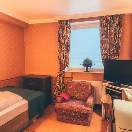 Mittelweg Hotel 3*