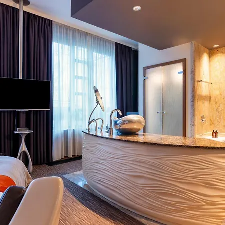 Hotel East