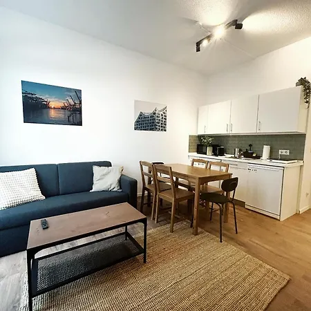 Stylish Near Binnenalster For Up To 8 Guests Apartamento
