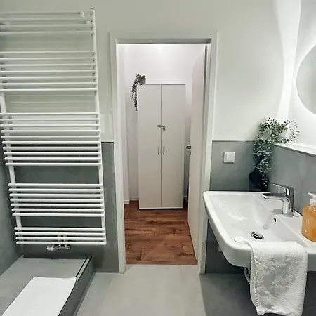 Stylish Near Binnenalster For Up To 8 Guests Apartamento Hamburgo