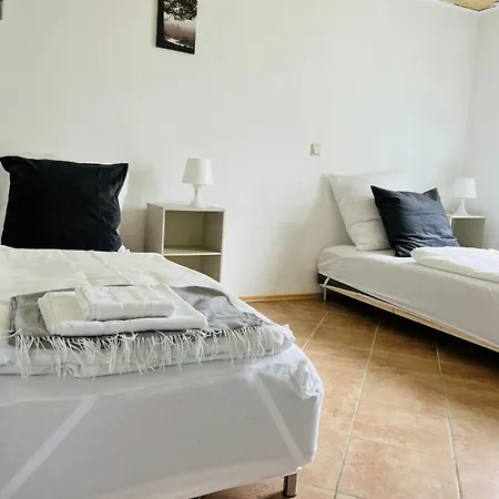 Apartment Spacious For 5 *