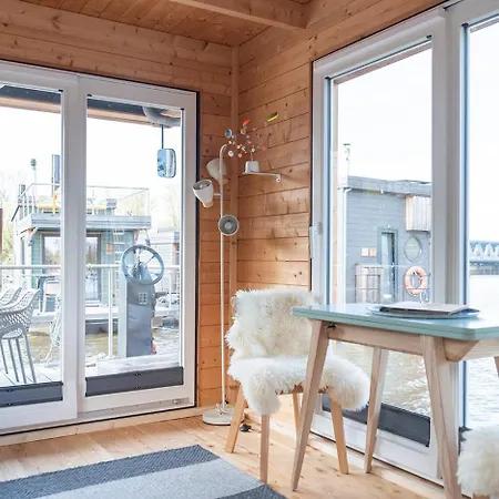 Botel Tolles Tiny-hausboot Marianne Mit Dachterrasse Hamburg