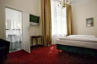 Kronprinz Hauptbahnhof 3*
