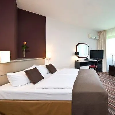Leonardo Airport 3*